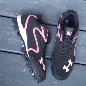 Girls Under Armor Baseball cleats size 6Y